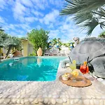 La E Hotel
