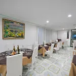 La E Hotel 4*
