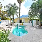La E Hotel 4*