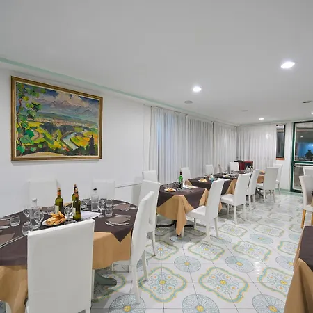La E Hotel 4*