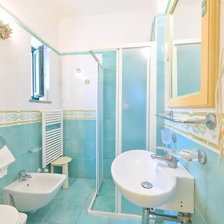 La E Hotel 4*