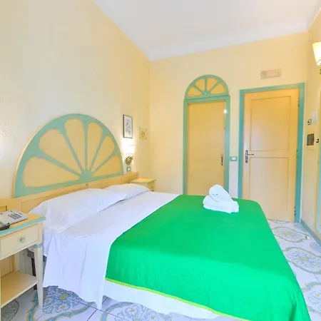 Hotel La E 4*