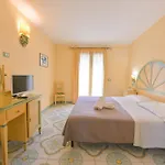 La E Отель 4*